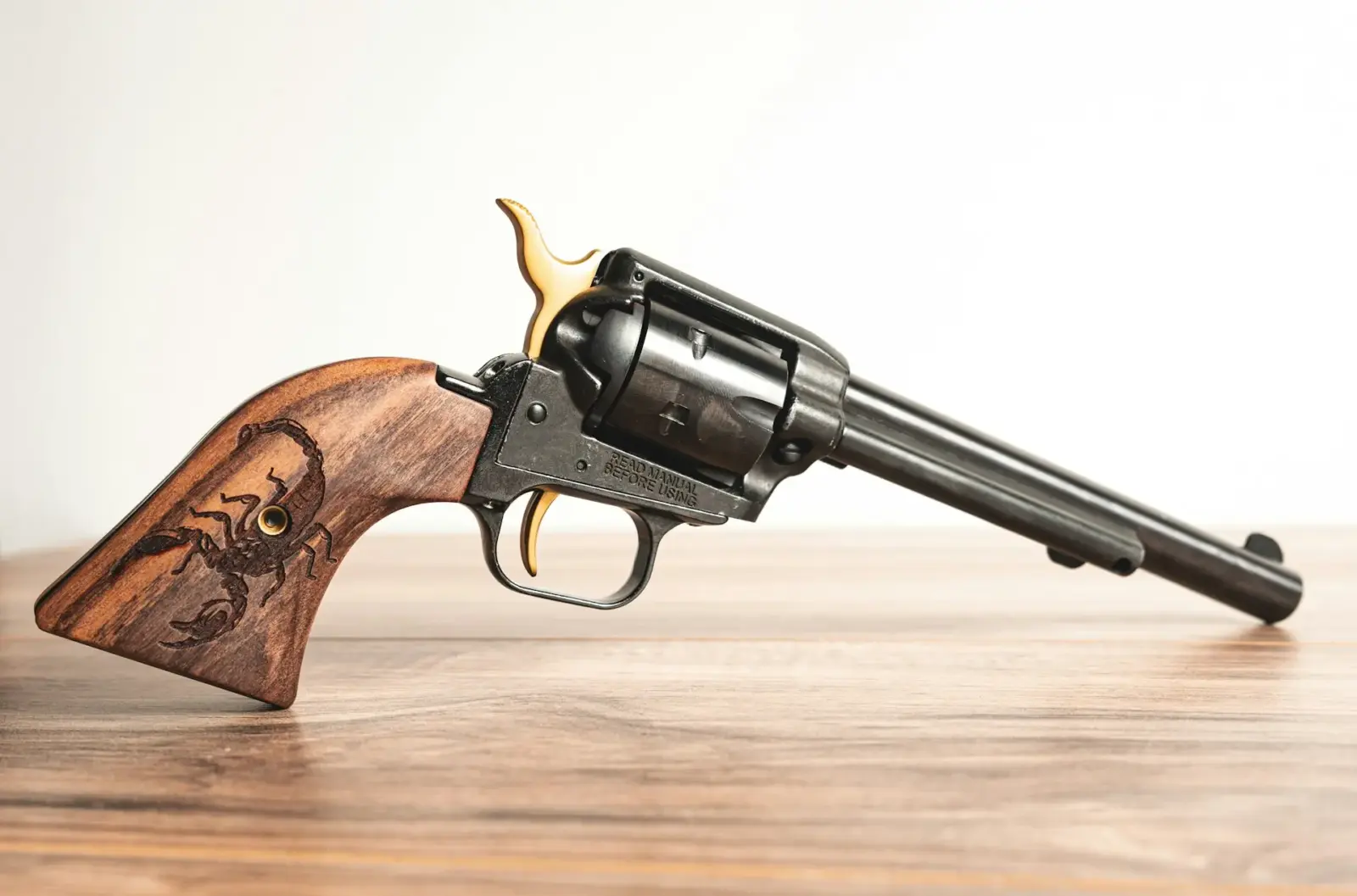 Quantas balas cabem em um revólver .22? Entenda a capacidade real desse clássico 25 revolver 22 antigo
