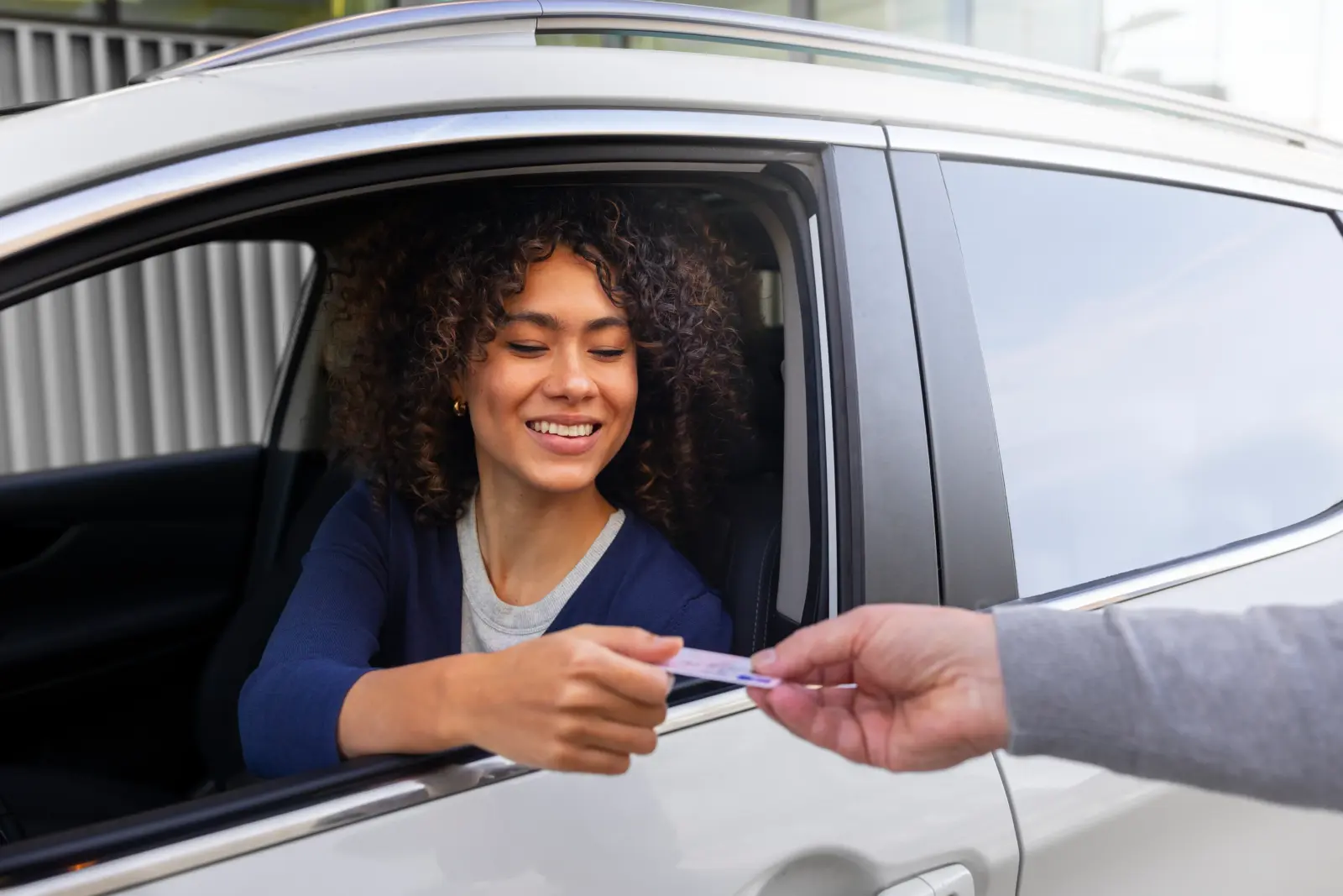 Comprar Habilitação: o Que Essa Busca Realmente Significa? 25 cnh mulher 01